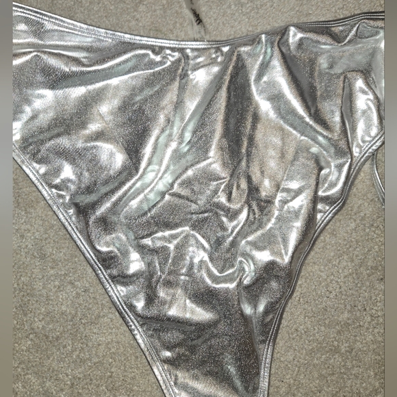 Silver Bikini Set🍒 - Picture 7 of 11